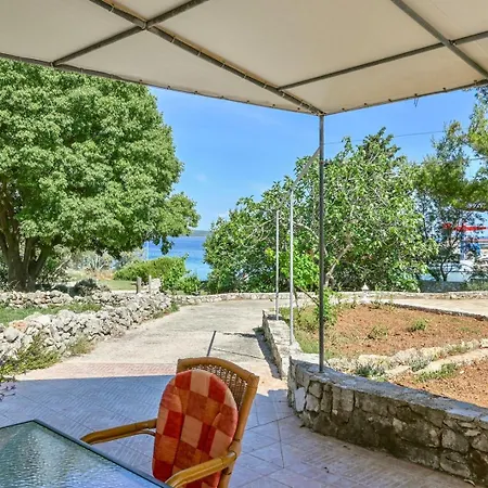 House With Sea View And Garden In ネレジネ