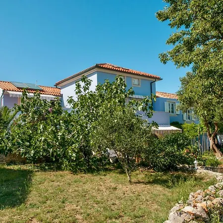 House With Sea View And Garden In ゲストハウス 3*