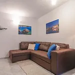 House With Sea View&garden In 3* Nerezine