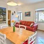 House With Sea View&garden In 3* Nerezine