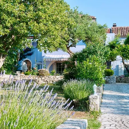 House With Sea View And Garden In Гостевой дом 3*