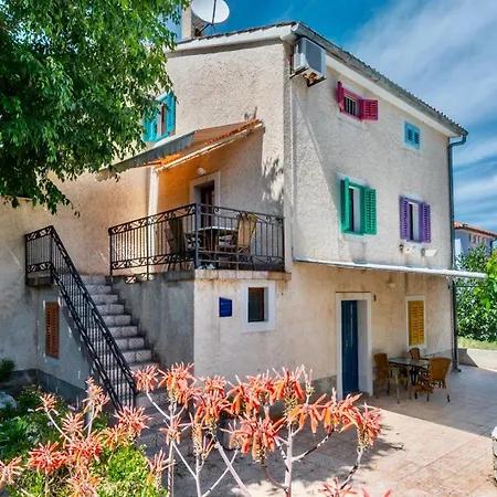 House With Sea View&garden In 3* Nerezine