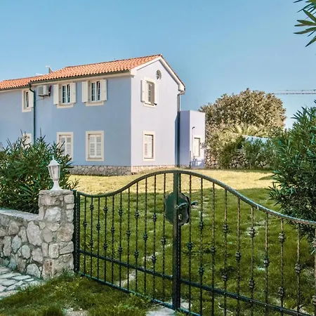 House With Sea View And Garden In Penzion