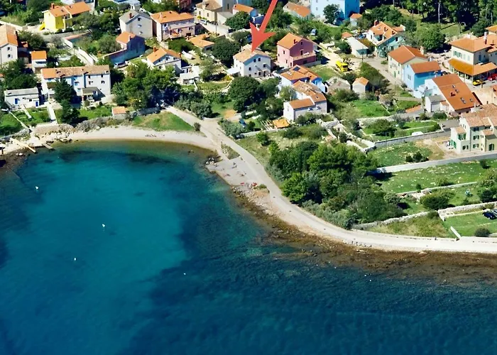 House With Sea View And Garden In Гостевой дом Нерезине