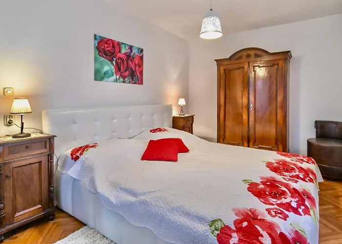 House With Sea View And Garden In Гостевой дом