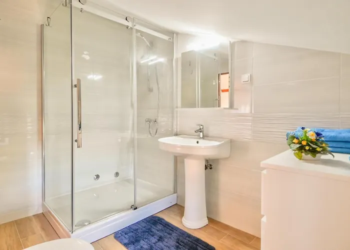 House With Sea View And Garden In Гостевой дом