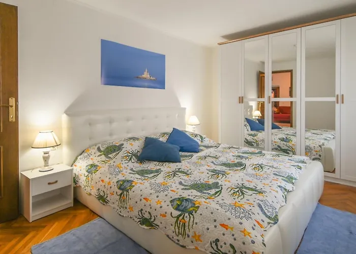 House With Sea View And Garden In Гостевой дом 3*