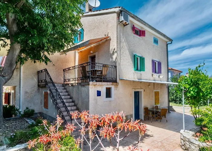 House With Sea View&garden In 3* Nerezine