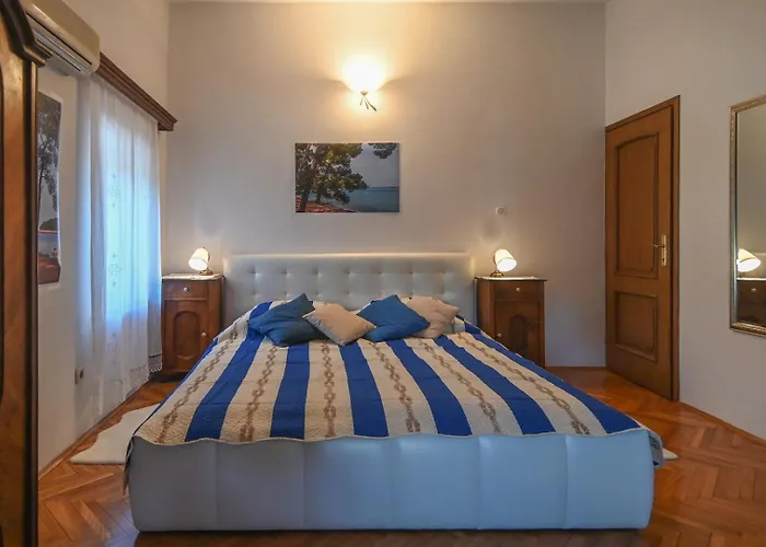 House With Sea View And Garden In Гостевой дом