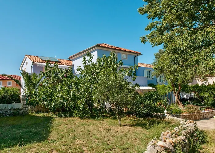 House With Sea View And Garden In Гостевой дом 3*