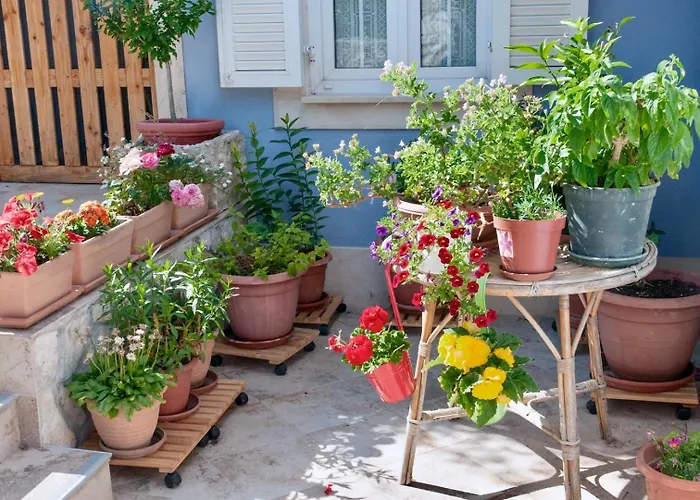 House With Sea View And Garden In Нерезине