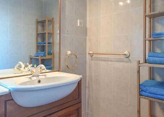 House With Sea View And Garden In Гостевой дом