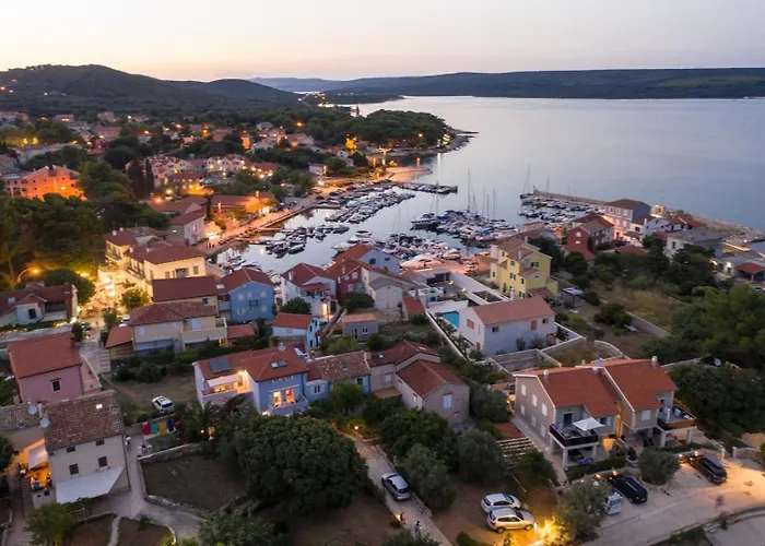 House With Sea View And Garden In Гостевой дом 3*