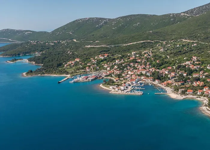 House With Sea View And Garden In Гостевой дом 3*