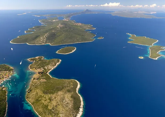House With Sea View And Garden In Гостевой дом Нерезине
