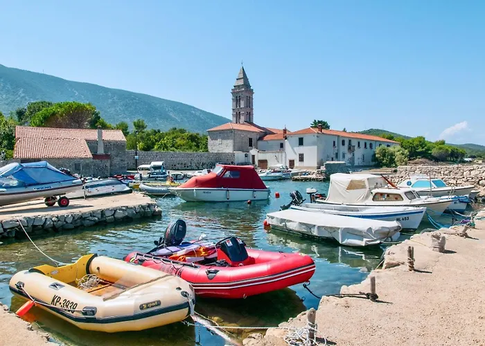 House With Sea View And Garden In 3*