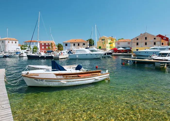 House With Sea View And Garden In 3* Нерезине