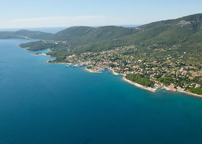 House With Sea View And Garden In 3*